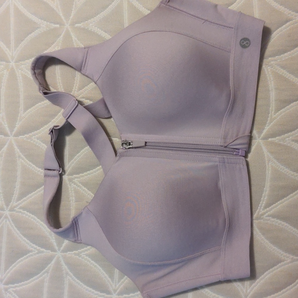 Layer 8 M sports bra front zip racerback